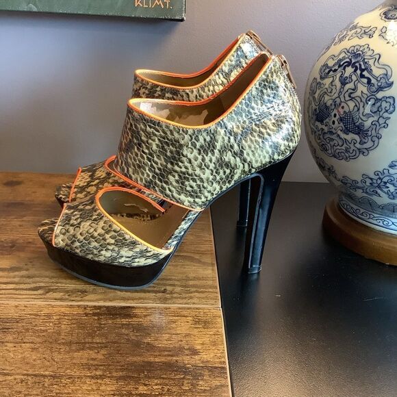 BCBGeneration Faux Snakeskin Heels 👠 - Picture 3 of 8